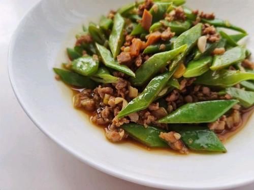 遇见此菜别手软，多买点回来炒一炒，营养美味又下饭