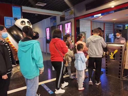 中年|白天场次一票难求 大年初一济南电影票房已突破1500万