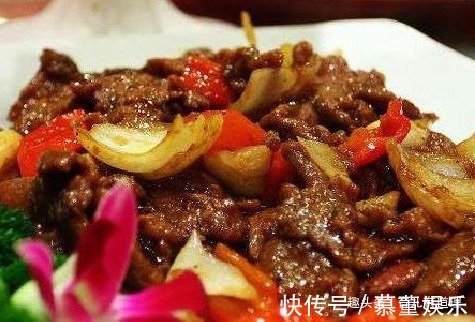 翻炒均匀|色泽褐红口味咸鲜,香滑鲜嫩营养加倍,孩子多吃春天个头蹭蹭长