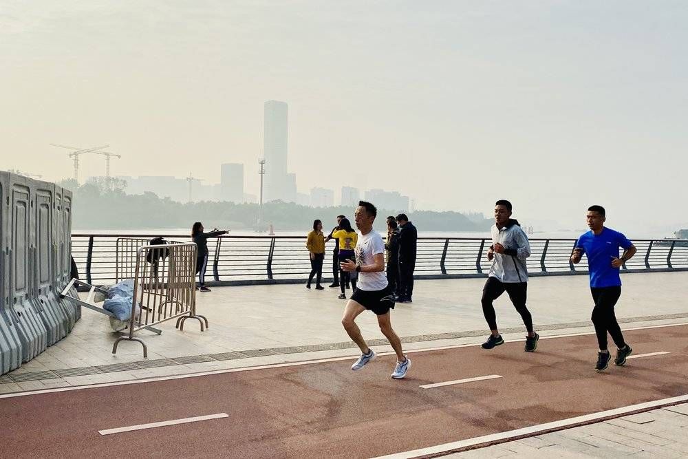 郁亮|万科钱多人不傻