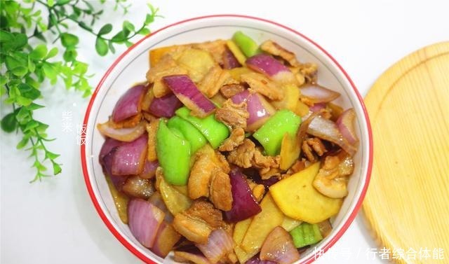  土豆炒着吃，搭配这3样，鲜香又开胃，炒一大盘不够吃