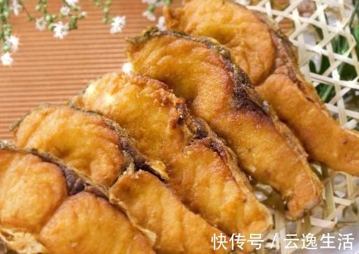 炸鱼块时,不要用淀粉或面粉了,换成“它”,鱼块外酥里嫩更美味