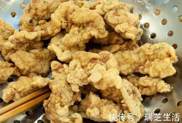 炸酥肉|炸酥肉用淀粉还是面粉大厨教你正确挂糊方法，酥肉酥脆不回软