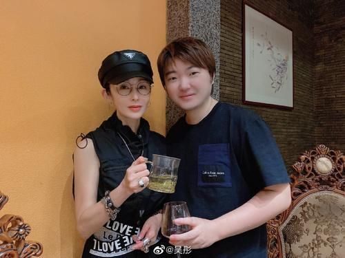 青春环游记3要换人?新MC剪影似吴亦凡,网友:除了沈腾都不爱