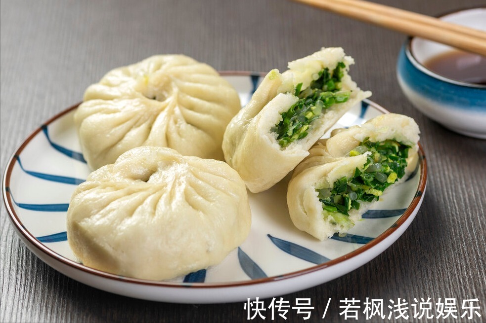 松软|蒸包子,万不可直接上锅蒸,牢记3个诀窍,包子鲜嫩松软,不塌陷