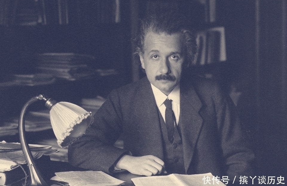 苏黎世联邦工学院 为何课本上爱因斯坦都是半身照?你看他平时穿的鞋子,就知道了