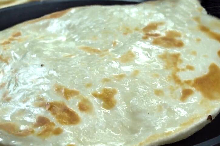 吃了20多年的饼,才知道正确的烙法,难怪之前烙的发硬还不鼓泡