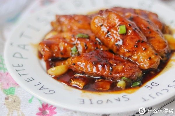 好吃|女儿最爱的鸡翅做法，不放一滴油，好吃健康，比烤翅还香