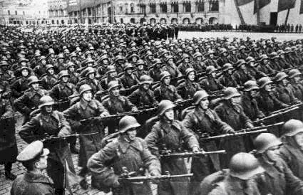 多苏联女性|二战后，斯大林为何要让德国无辜的三百多万妇女遭殃呢？