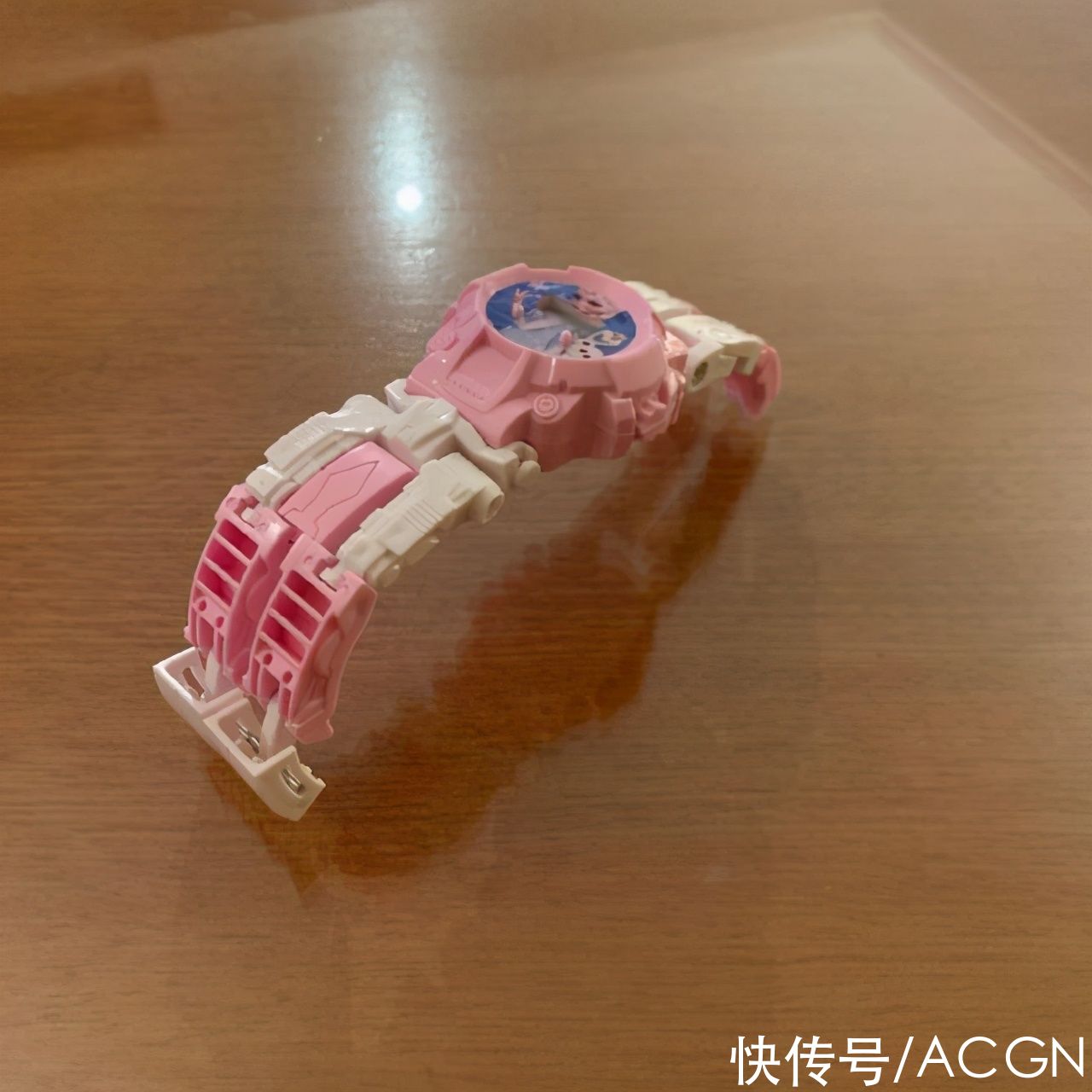 正版|艾莎女王也有奇葩周边？看着跟变形金刚似的，好像还是正版的