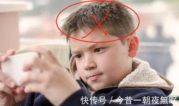 学习成绩|经常玩手机的孩子,和不常玩手机的孩子,5年后这3点差距很明显