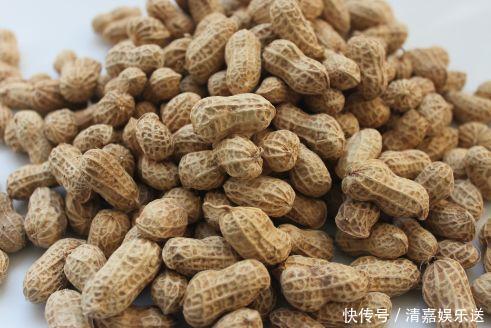 晚上睡前吃几颗花生,坚持半月,3大好处“会找上你”,早吃早好