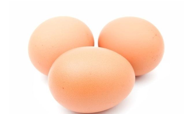 好处|每天早上吃一个鸡蛋，一个月后，身体可能会收获这3个“好处”