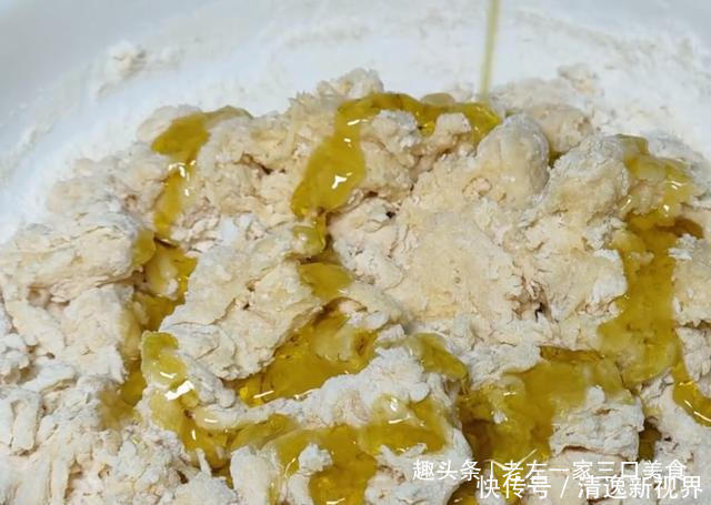 拉丝|面粉别蒸馒头了,教你面包懒人做法,不烤不蒸,松软香甜又拉丝