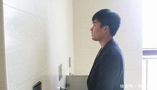 肠道|排便时,大便先是硬的,后来又软了可能不是便秘,得当心