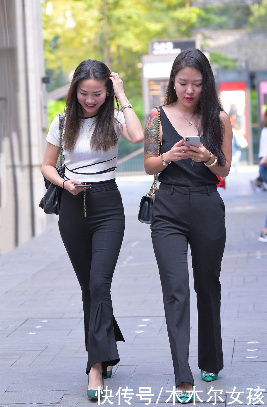 夏季|夏季小黑裤的穿搭，喇叭裤与直筒裤演绎出各自的美，时尚又显瘦
