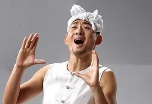 从一夜爆红到前程尽毁,“现出原形”后的阿宝,令观众难以接受