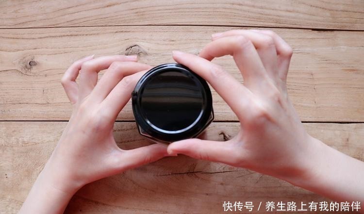 勾兑|天冷后，少吃葡萄多吃它，坚持每天吃1勺，精神满满过秋冬