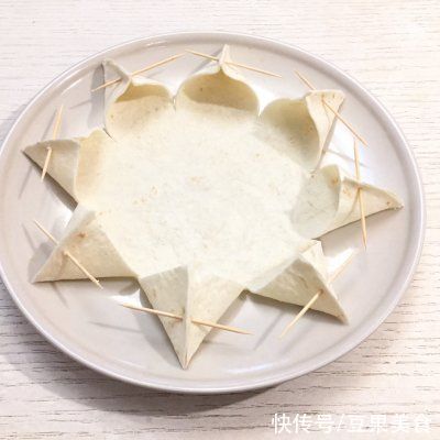 卷饼|#一周减脂不重样#情人节，送给她/他的花——肉酱蘑菇太阳披萨