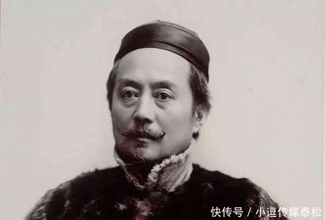 留长辫的北大教授:报纸拿反被嘲笑乡巴佬,一席话让外国人哑口无