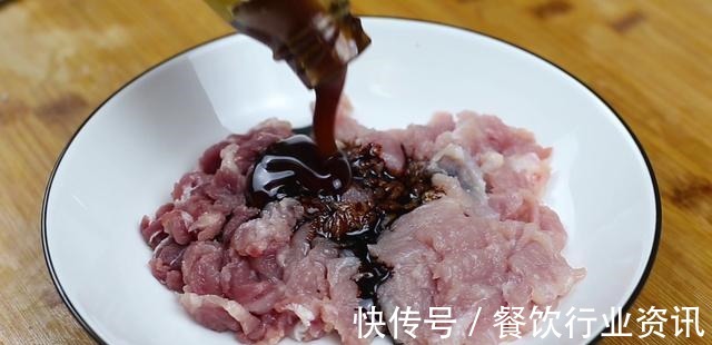 难怪饭店做的辣椒炒肉那么好吃,原来大厨都是这样炒的