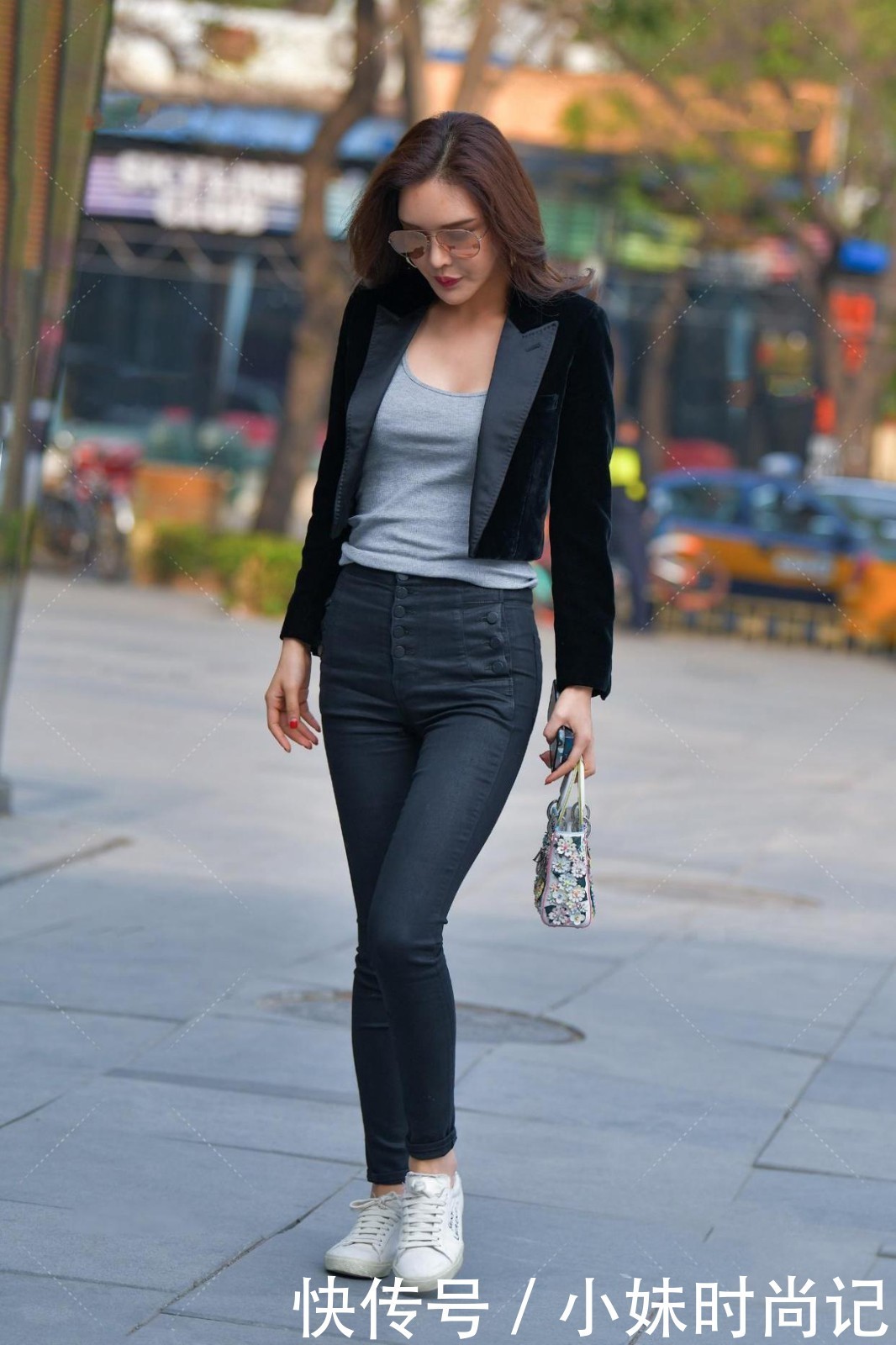 营造|如何营造休闲又精致的感觉?短款西装外套+牛仔裤帮你实现梦想!