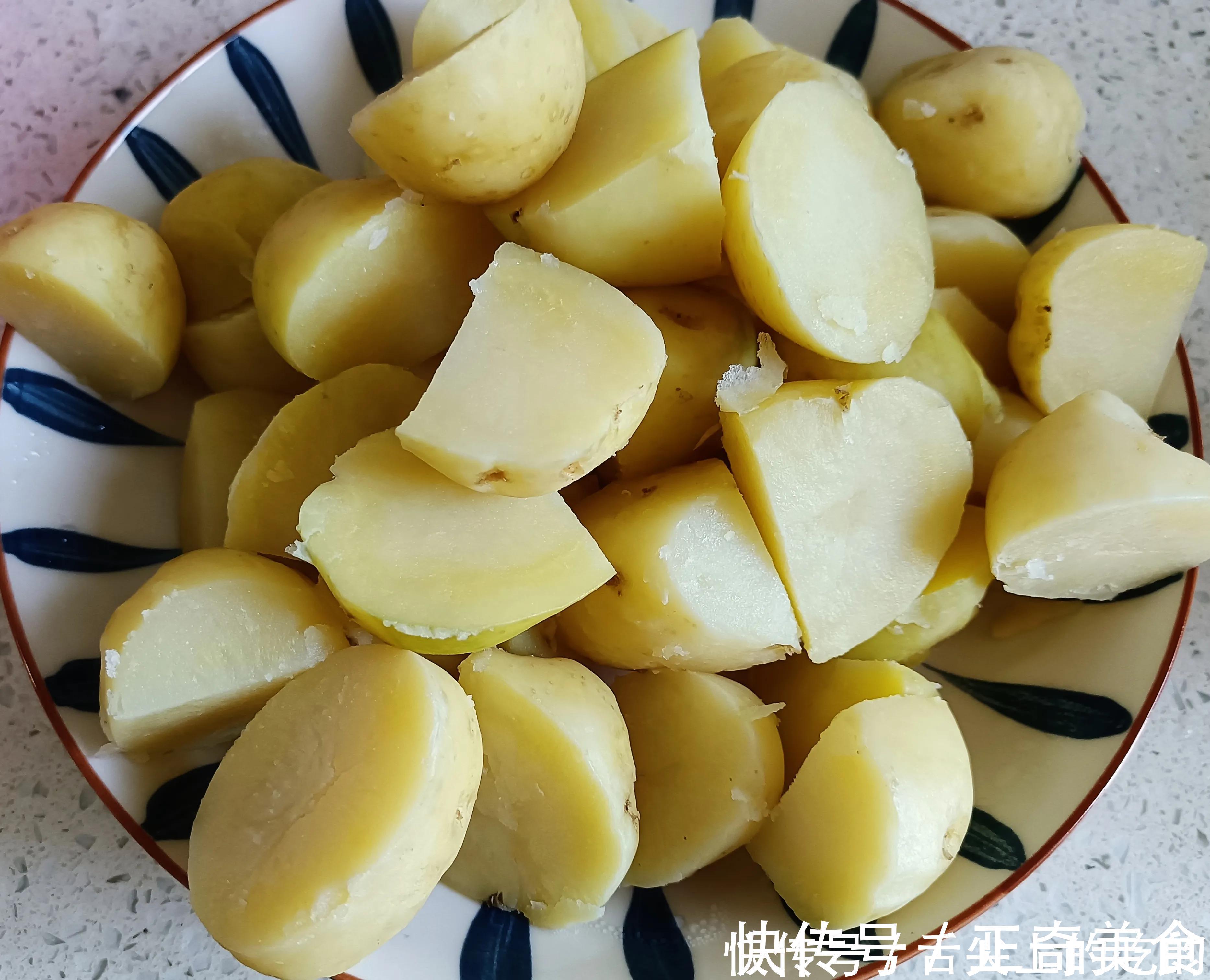孜然土豆|孜然土豆这样做，比夜市上的烧烤都要香，在家简单几步就能完成
