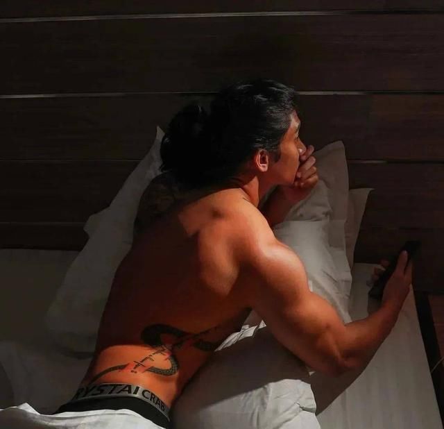 自律|“帅和尚”露大肌肉迷倒无数妹子，网友：和尚界的王力宏