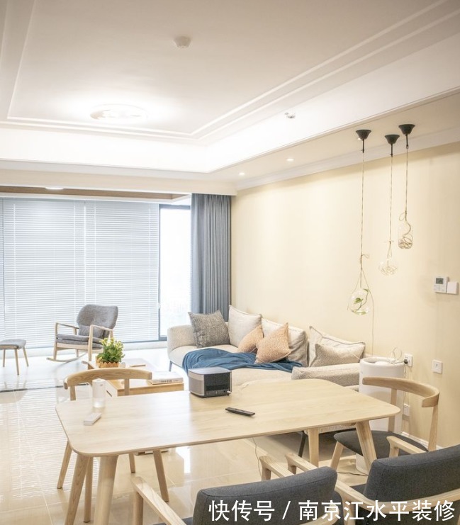 装修|南京阳台装修,阳台和客厅之间要打通吗?这样是不是更好?