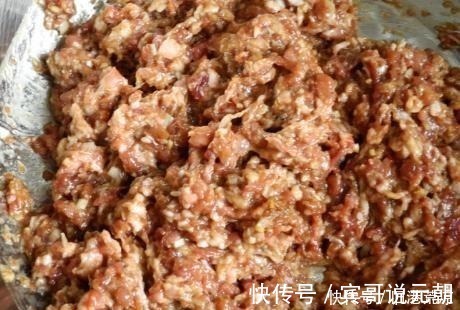猪肉馅|大厨老爸炸丸子的秘诀掌握3个技巧，丸子香酥不松散，一次成功