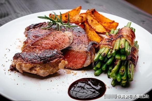 牛排|吃牛排，服务员给纸是干嘛的？千万别用来擦嘴，西餐知多少？