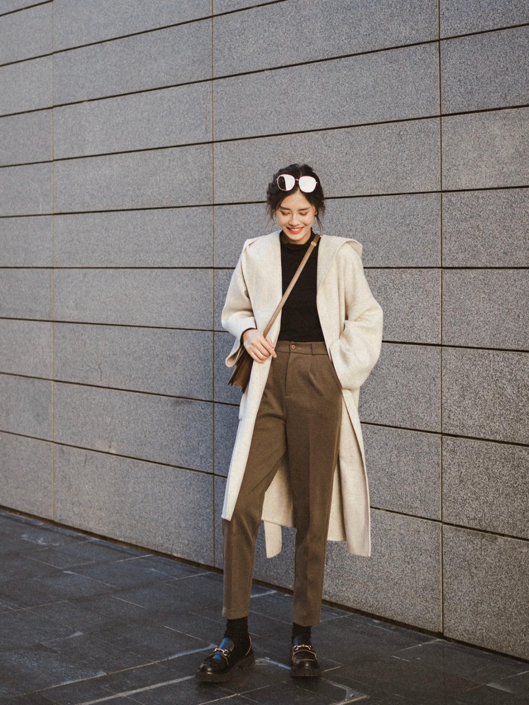 气质|女人少穿“大妈裤”,来看看4个实用九分裤搭配,演绎气质美