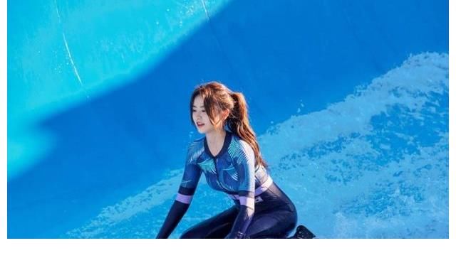 综艺节目|金子涵,综艺节目泳池剧照,惊艳美貌