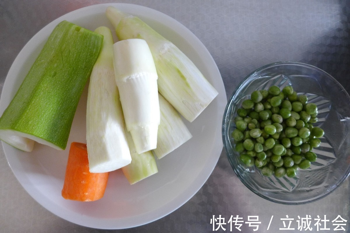 茭白|又到了吃茭白的季节，简单一炒，清淡可口
