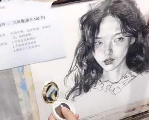 试卷@美术生“倒数第一”试卷走红,说好的自画像,与本人却相差甚远