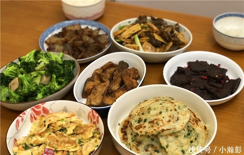 尽兴|周日在亲戚家聚餐,亲戚做了六款客家菜,大家吃得尽兴又满足