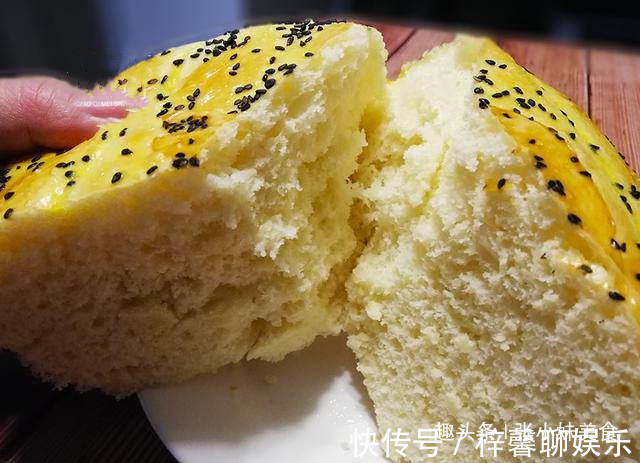 面粉里打一个鸡蛋，不用烤箱，不用电饭锅，简单一做，比吃肉还香