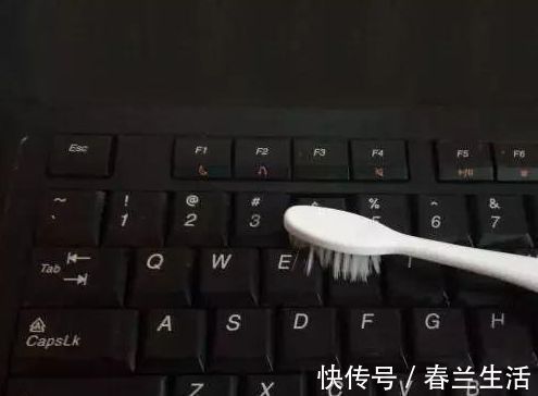 清洁|旧牙刷别扔了!放打火机上烤一烤,变“全能”小助手,全家用得上
