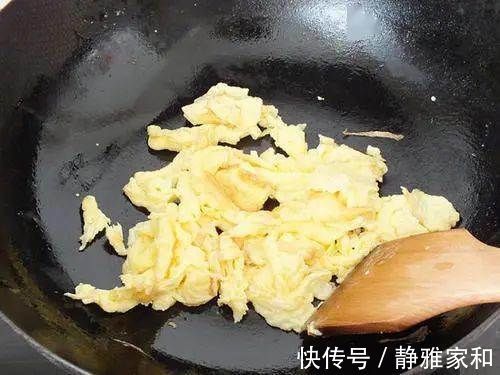 腥味|炒鸡蛋时，最忌讳加油，学会这样做，鸡蛋鲜嫩好吃，还没有腥味