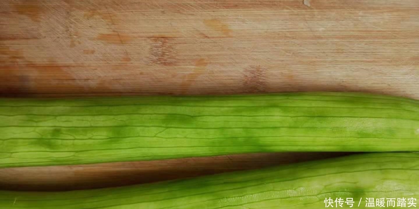鲜甜|丝瓜汤怎么做才好喝?掌握3个要点,汤味鲜甜,丝瓜嫩绿不变色
