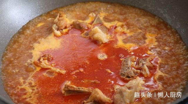 想吃肉了,做了一道土豆炖排骨,配上韩式辣酱,太下饭了