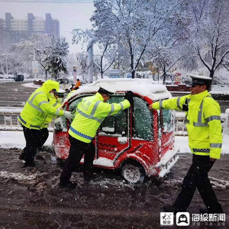 公交|记者直击现场：寒风大雪中，是他们为聊城人民保驾护航！