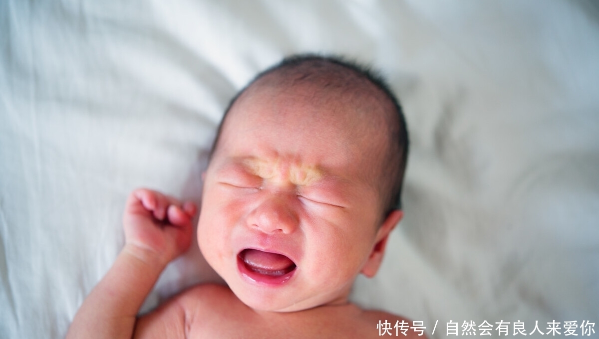 频繁夜醒|宝宝总是哭闹、烦躁不安?也许是“生长痛” 两个方法有效缓解