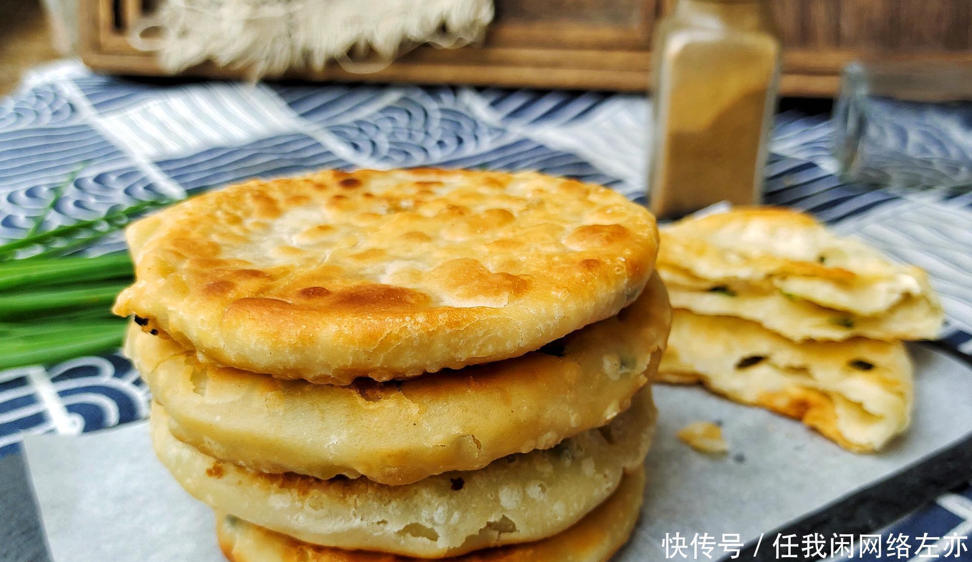 一碗面粉一把葱,教你做好吃的葱花饼,层多香软,做法简单