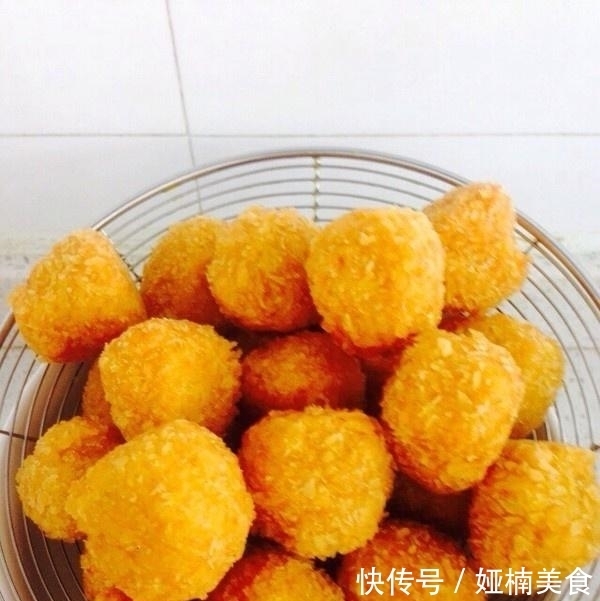 这菜我家儿子最爱吃,隔几天买5斤,捏一捏蒸一蒸,上桌就吃光!