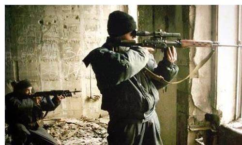 精锐部队|俄军历史上最大惨败：精锐部队被杂牌武装全歼，王牌坦克不堪一击