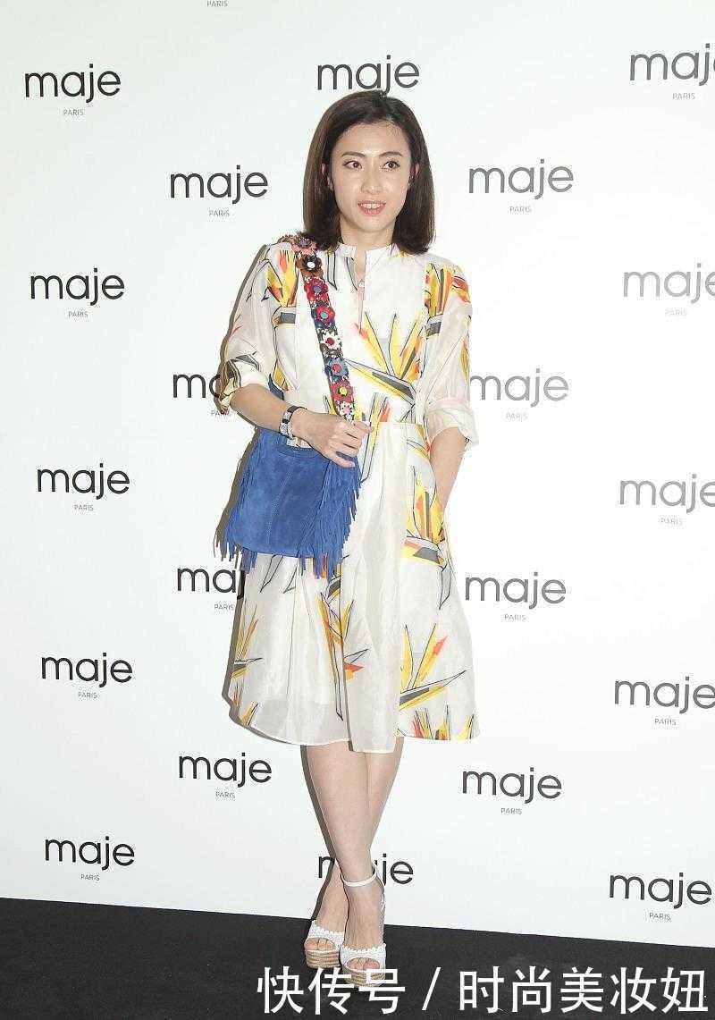 印花|甘比越发有“贵妇气质”,穿印花雪纺连衣裙优雅知性,气质提升了