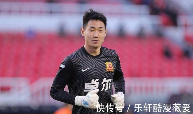武汉队|打脸李铁李铁爱徒被李霄鹏踢出国足名单,直接竞争者反而入选!