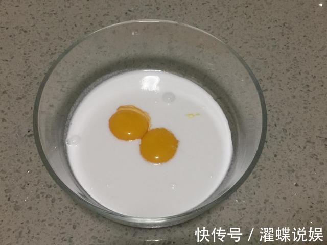 纯牛奶|夏天别总给孩子吃冰激凌！2个鸡蛋1盒牛奶，解锁布丁做法
