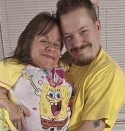 警告|全球身材最矮小的母亲仅70厘米,不听医生警告拿命生下三个孩子